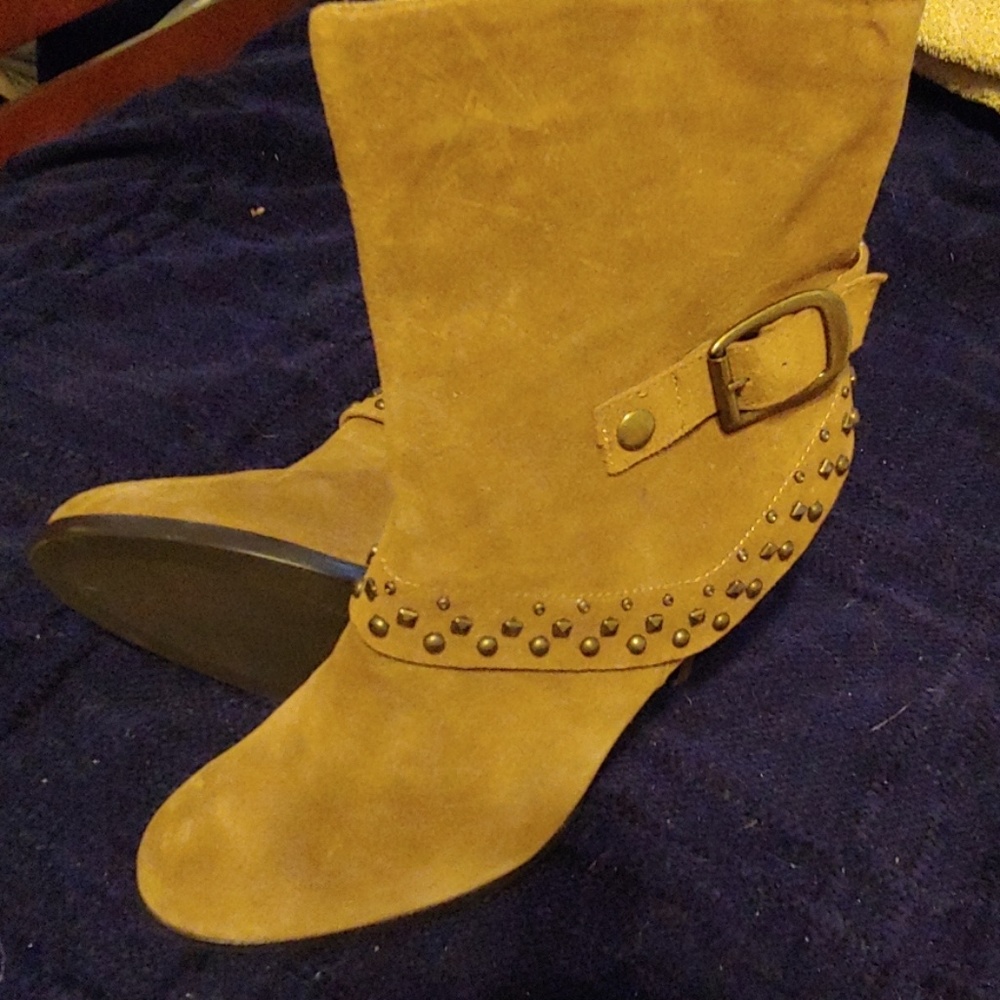 BOOTS...never worn - Picture 3 of 4